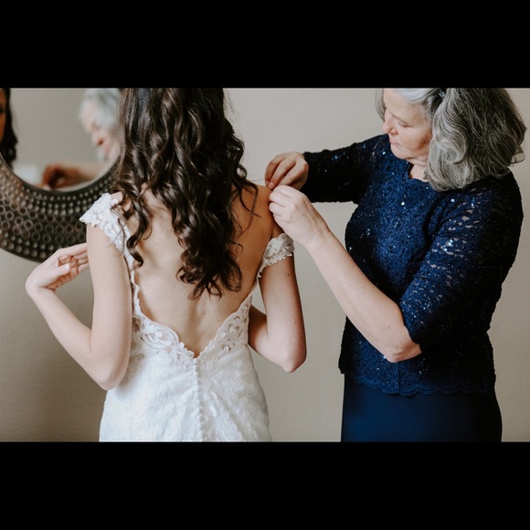 WEDDING DRESS - Picture 4 of 7